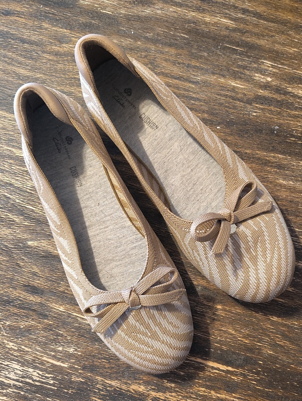 Clarks Tan Knit Zebra Striped Ballet Flats with Bow Accent Size 8 Classic